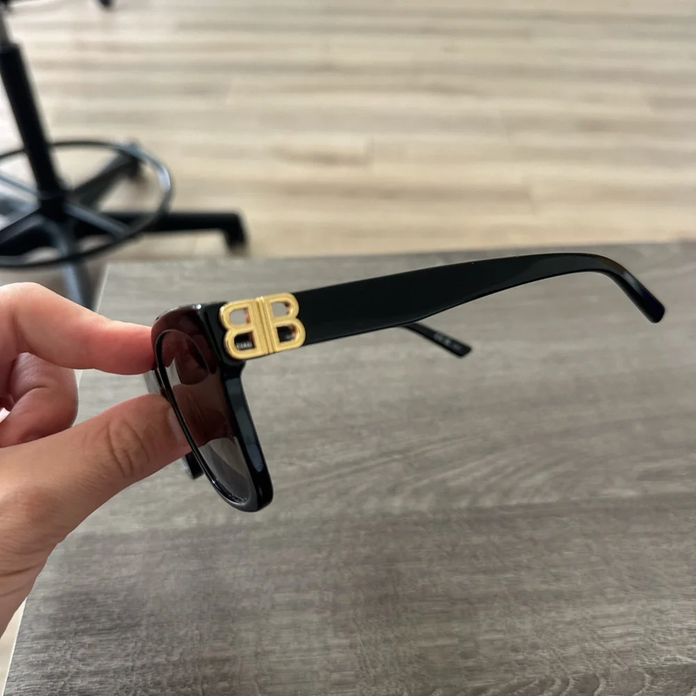 Balenciaga Elegant Black Sunglasses - Picture 2 of 4